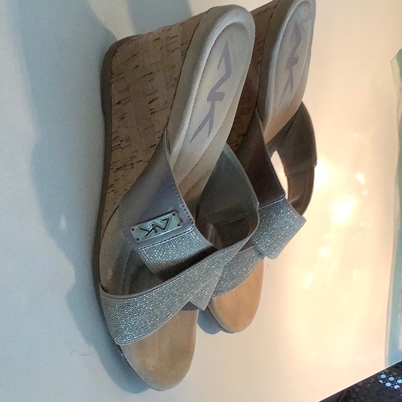 ANNE KLEIN slide style sandals - Picture 2 of 5